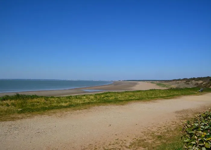 Face Et Plage, Entre Michel Et Brevin *