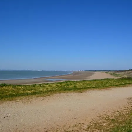 Face Et Plage, Entre Michel Et Brevin *